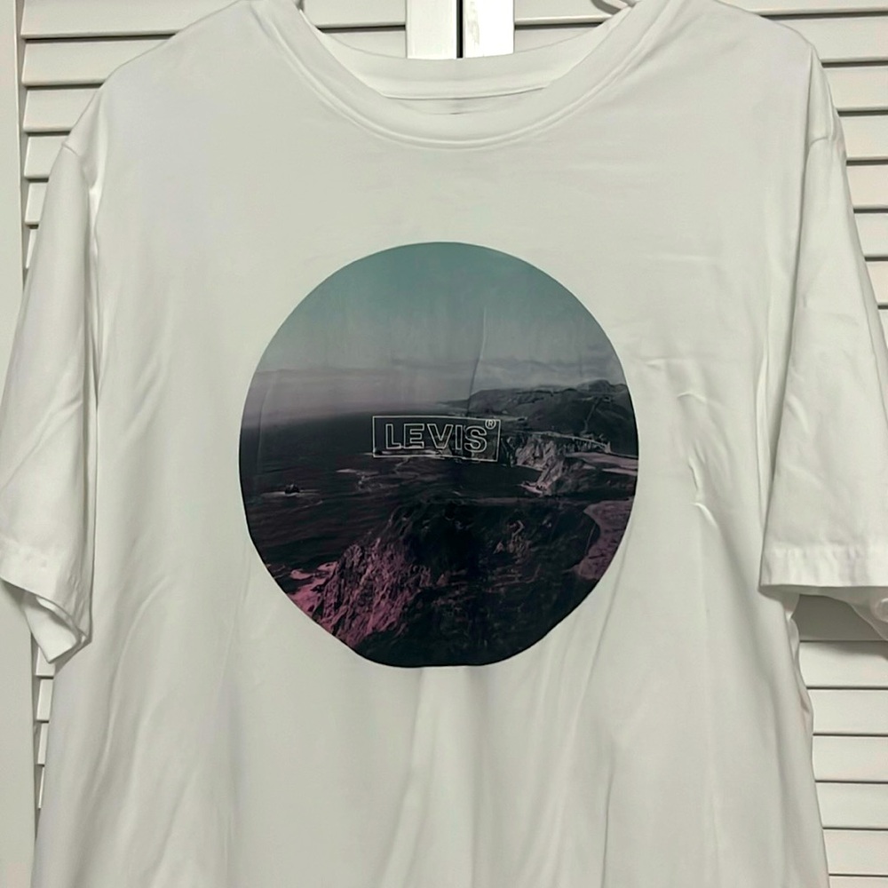 Levi’s White Relaxed TShirt
